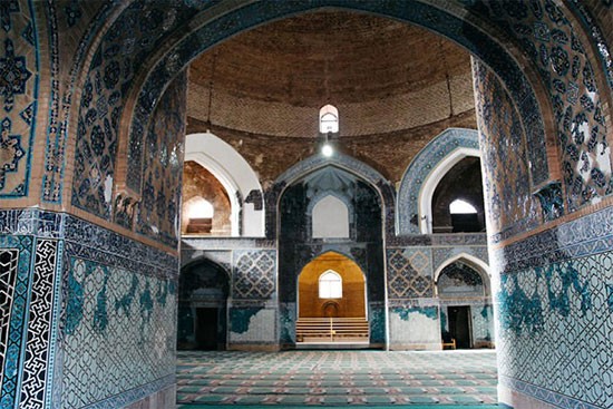 مسجد کبود تبریز، هنر معماری در دستان کاشی‌کاری‌ها