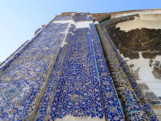 مسجد کبود تبریز، هنر معماری در دستان کاشی‌کاری‌ها