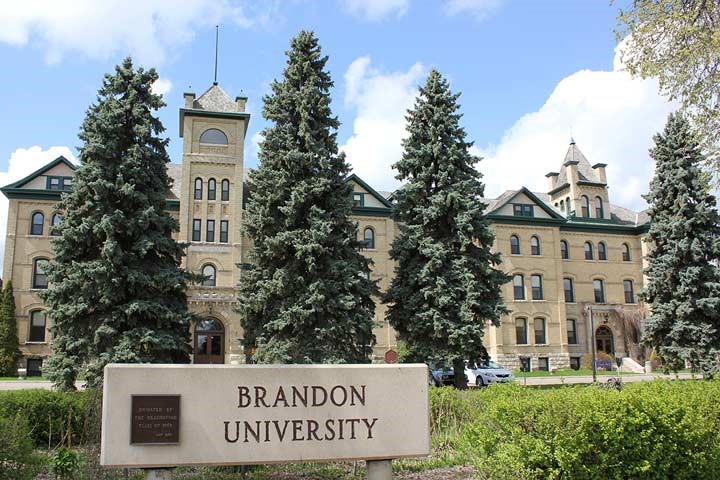 https://www.chetor.com/wp-content/uploads/2019/07/brandon-university.jpg