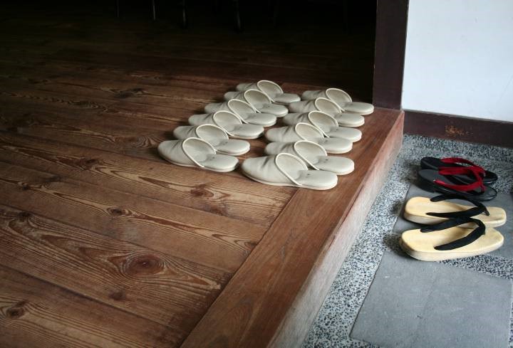 دم‍‍پایی در فرهنگ ژاپن - با کفش وارد نشوید 